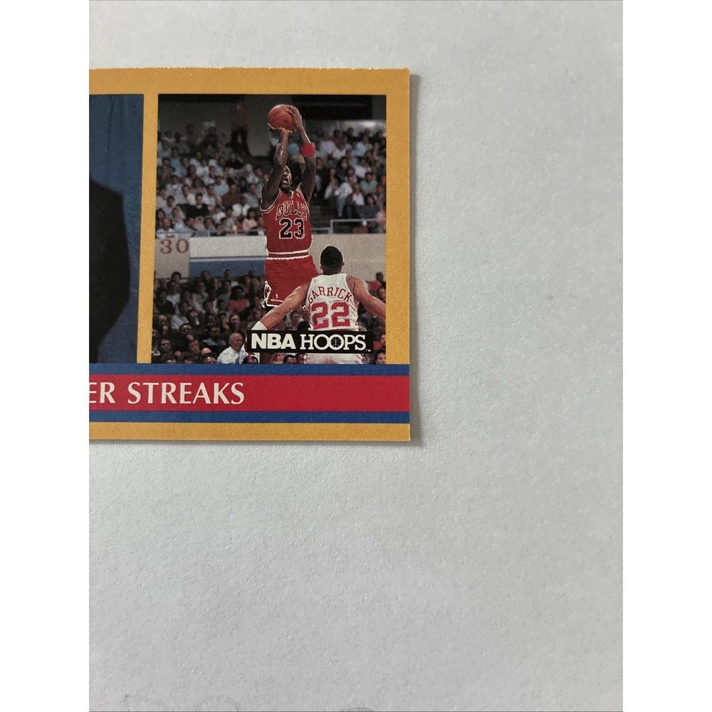 1990-91 NBA Hoops - Inside Stuff Michael Jordan, Magic Johnson #385 - Picture 3 of 7